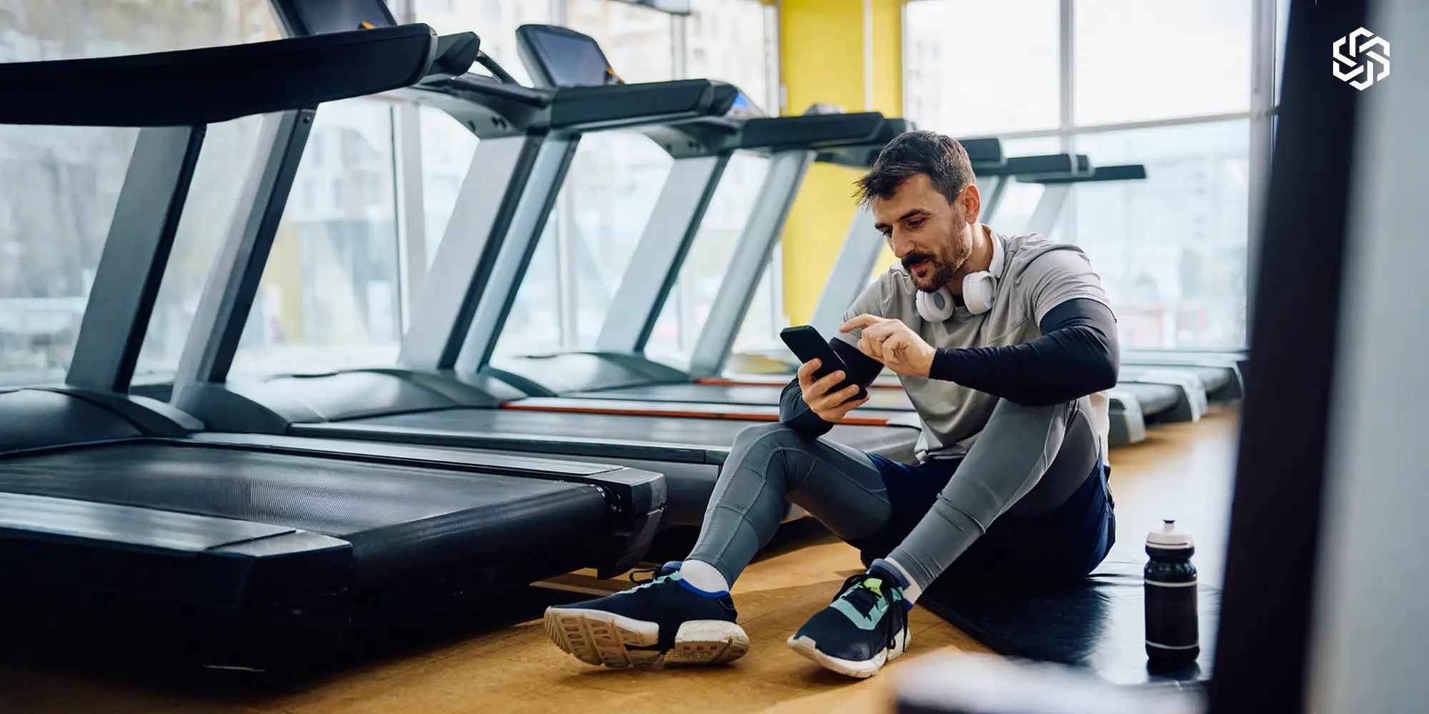 Man tracking fitness progress while following a semaglutide weight loss and lifestyle plan.