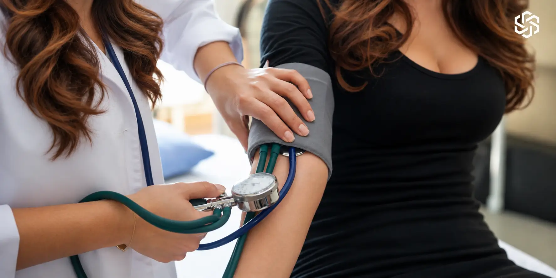Blood pressure check during a direct primary care visit in Lake Forest, IL